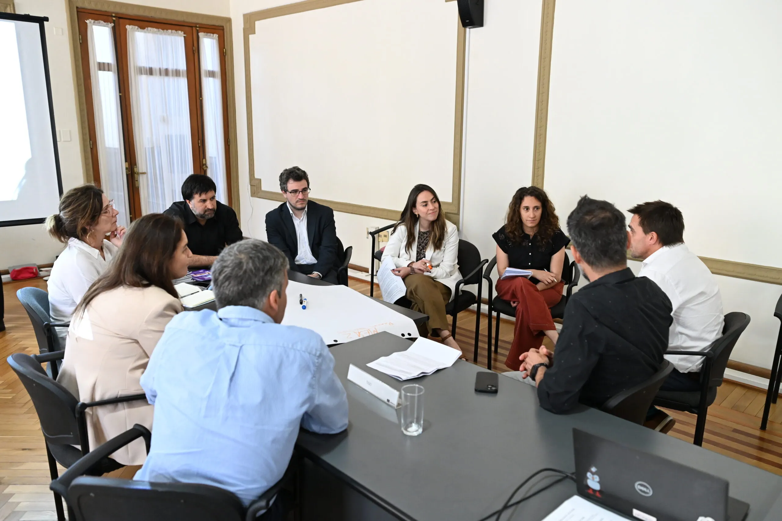 Uruguay impulsa un programa integral de formación gratuita en ética de la inteligencia artificial